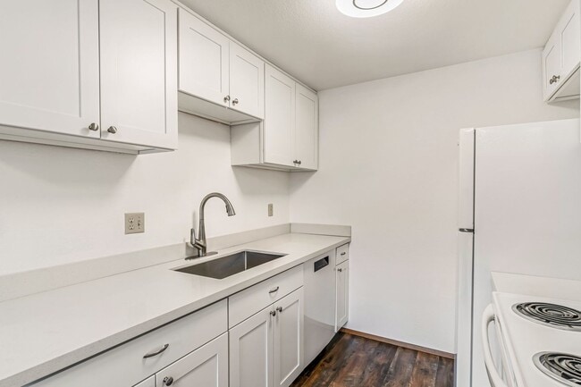 Building Photo - 715 N 130th St