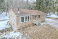 Building Photo - Well Maintained 3 Bedroom Ranch