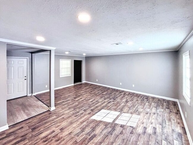 Building Photo - 3-Bedroom, 3-Bath Home in a Prime Location...
