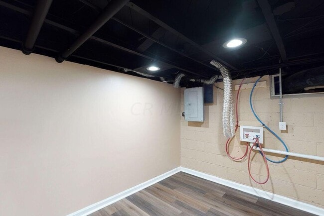 Building Photo - Half-Off 1st Month’s Rent! | Renovated 2BR Home + Bonus Room