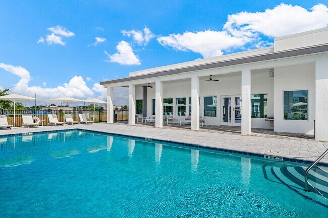 Building Photo - 384 Famagusta Dr