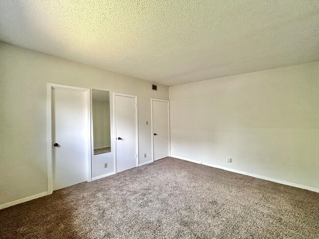 Building Photo - Bright and Spacious Single-Level Living in...