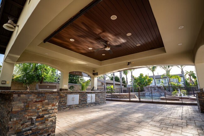 Building Photo - Exceptional estate Located In the highly desirable College Park Community.