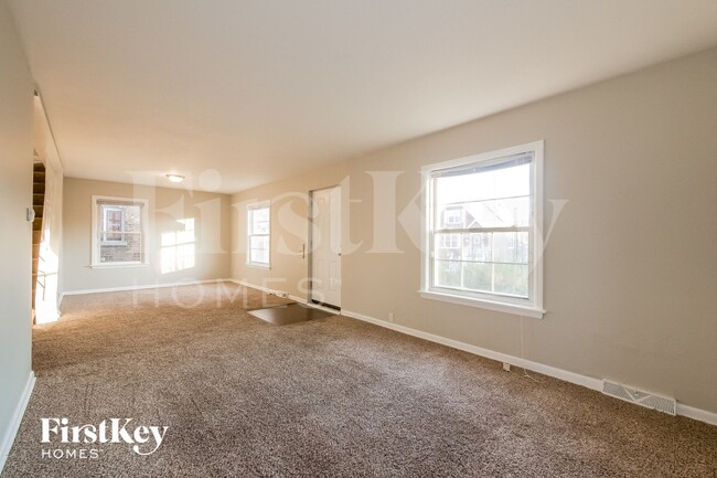 Building Photo - 19 E 140th Ct