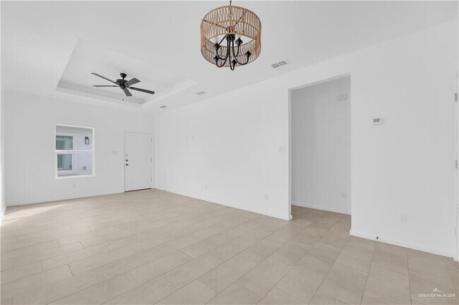 Building Photo - 14 E Mayfair St