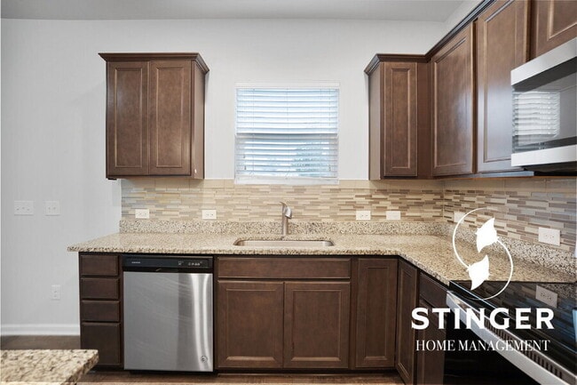 Building Photo - 108 Saluda Way