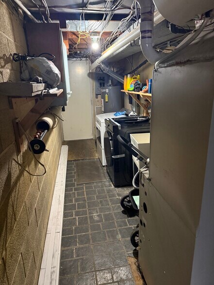 Building Photo - 114 E Colonial St