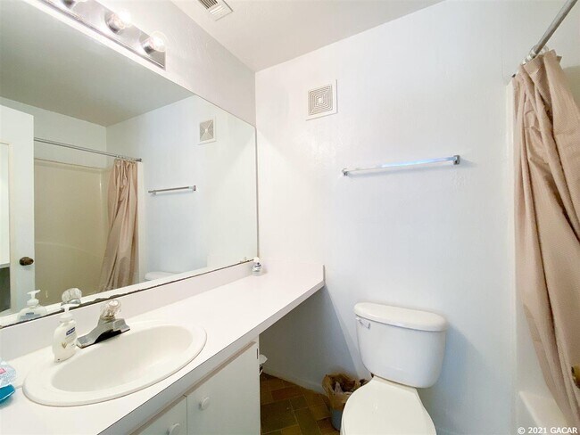 Building Photo - 4000 SW 23rd St