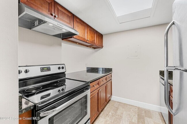 Building Photo - 132 Bristol Ct