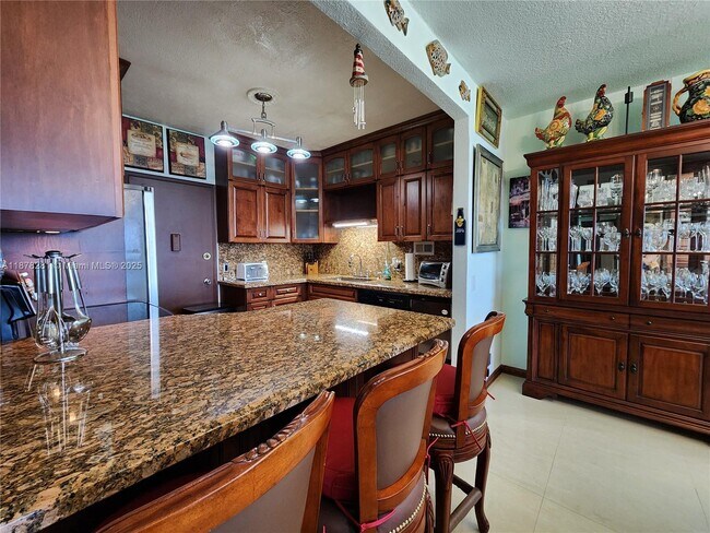 Building Photo - 3505 S Ocean Dr