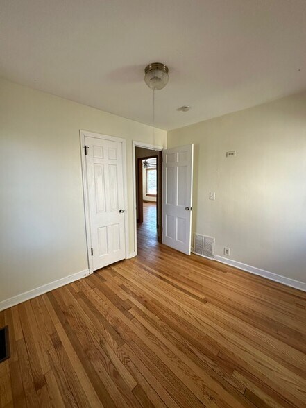 Building Photo - 3808 Vera Cruz Ave N