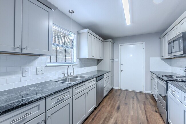 Building Photo - 6824 Edmond Ave