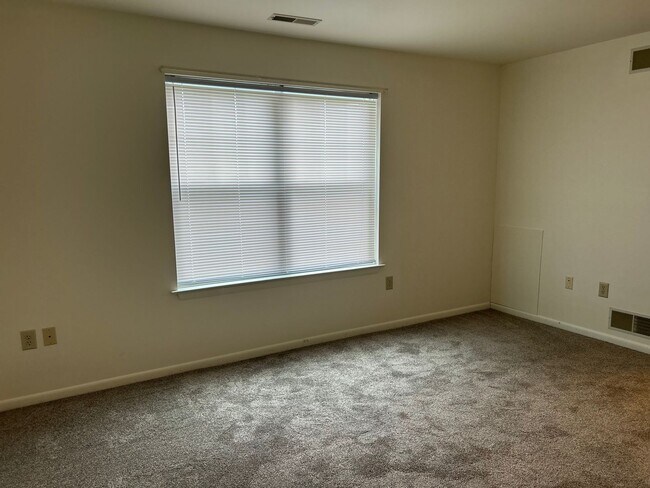 Building Photo - 1 Bedroom Apartment in Parkside Townhomes COMING SOON