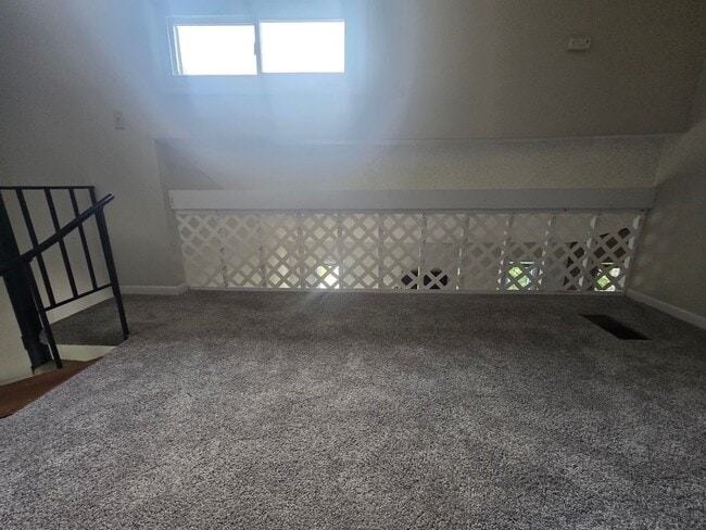 Building Photo - Gorgeous 2 Bedroom