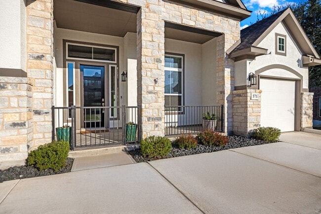 Building Photo - Stunning Single-Story Home with Designer Finishes, Private Pool & Expansive Greenbelt Lot
