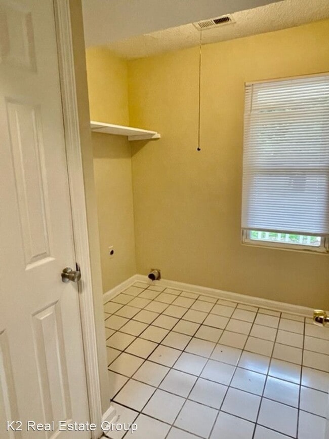 Building Photo - 3 br, 2 bath House - 9210 E William Thomas...