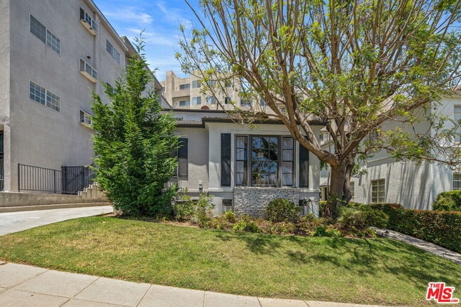 Building Photo - 10621 Ashton Ave