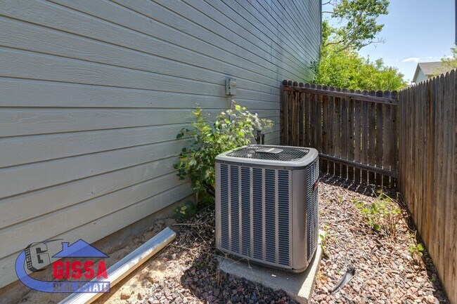 Building Photo - Cute home with engineered hardwood flooring throughout is available now!