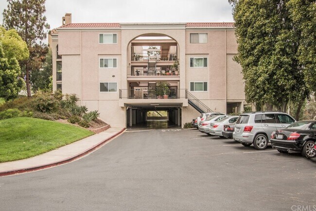 Building Photo - 5500 Paseo Del Lago W