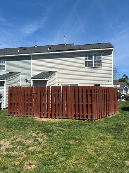 Building Photo - 1 Meadow Crossing Ct