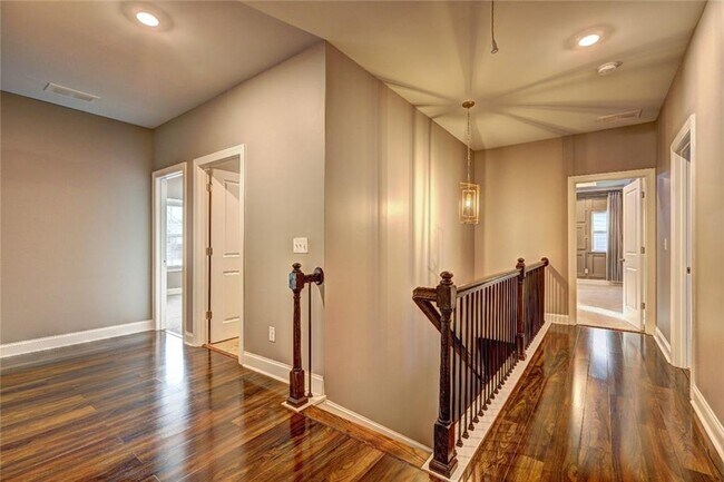 Building Photo - 4527 Bridgeway Rd