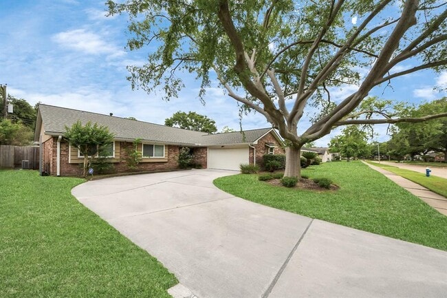 Building Photo - 5727 Cheltenham Dr