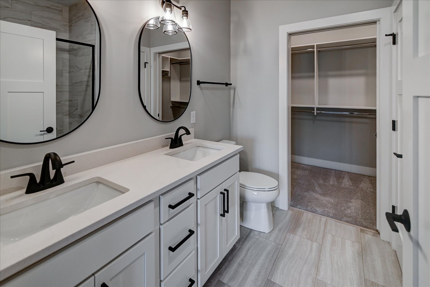 Building Photo - 2949 Blue Grass Dr