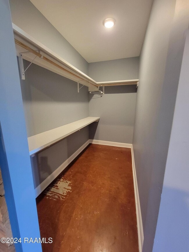 Building Photo - 917 W Broussard Rd