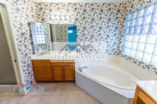 Building Photo - 10864 E Lindner Ave