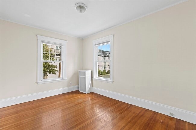 Building Photo - 723-725 Fellsway