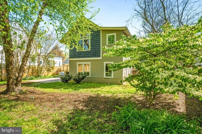 Building Photo - 2238 Meridian St