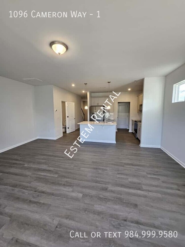 Building Photo - 1096 Cameron Wy