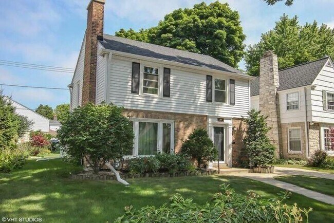 Building Photo - 908 E Hampton Rd