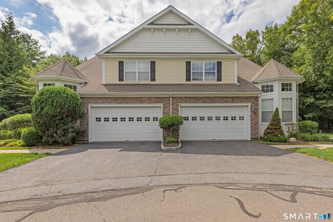 Building Photo - 10 Dogwood Ct