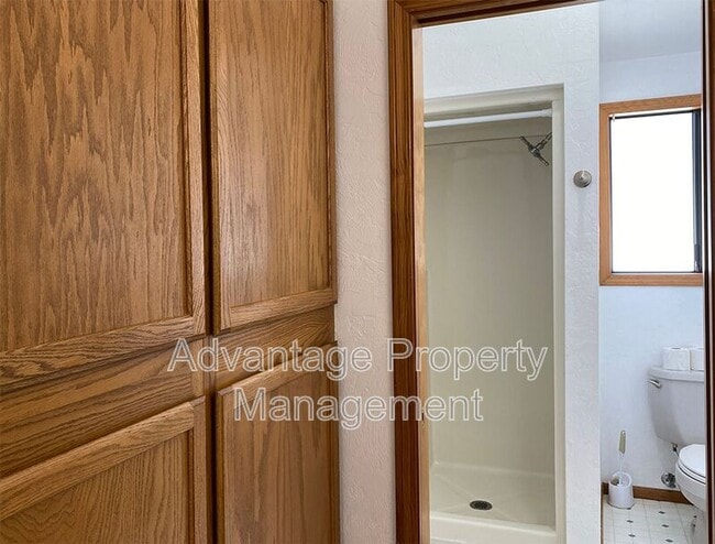Building Photo - 1138 NE Conser Pl