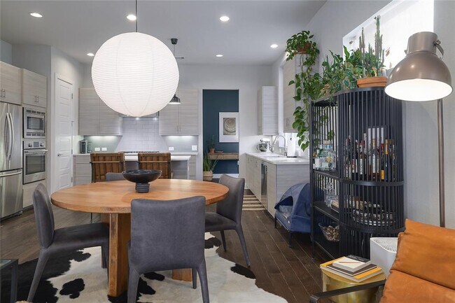 Building Photo - 6021 Seville Dr