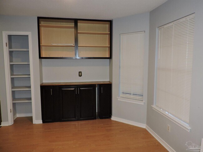 Building Photo - 7663 Charter Oaks Dr