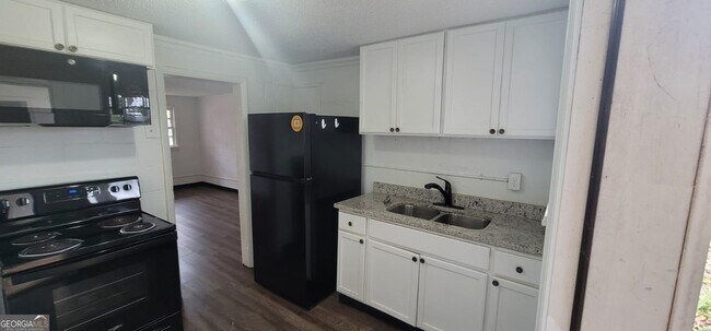 Building Photo - 122 Molette St