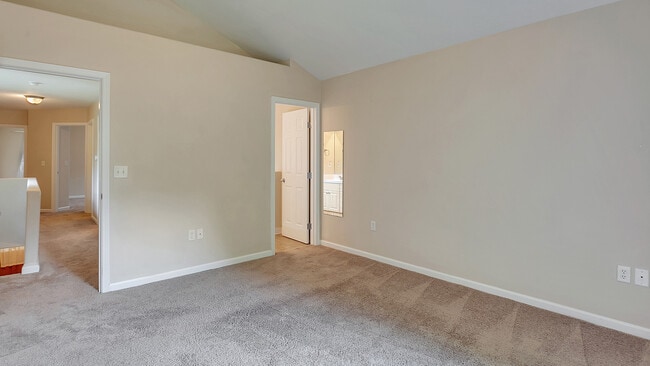 Building Photo - 9817 N Clarendon Ave
