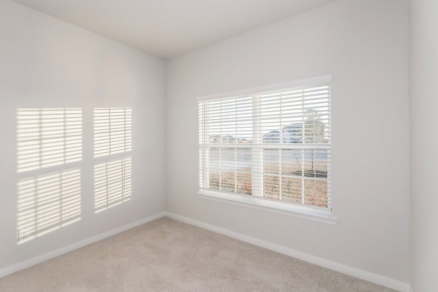 Building Photo - 208 Lgt Smt Dr