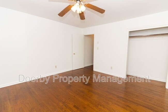 Building Photo - 1828 Dogwood Dr