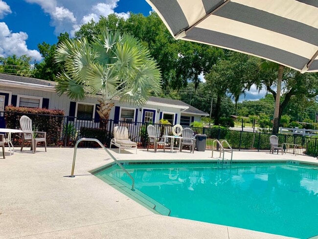 Building Photo - 1800 E Graves Ave