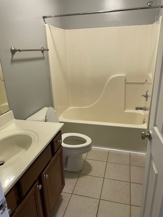 Building Photo - 118 Lowell Ct