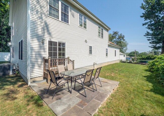 Building Photo - 1023 Black Rock Tpke