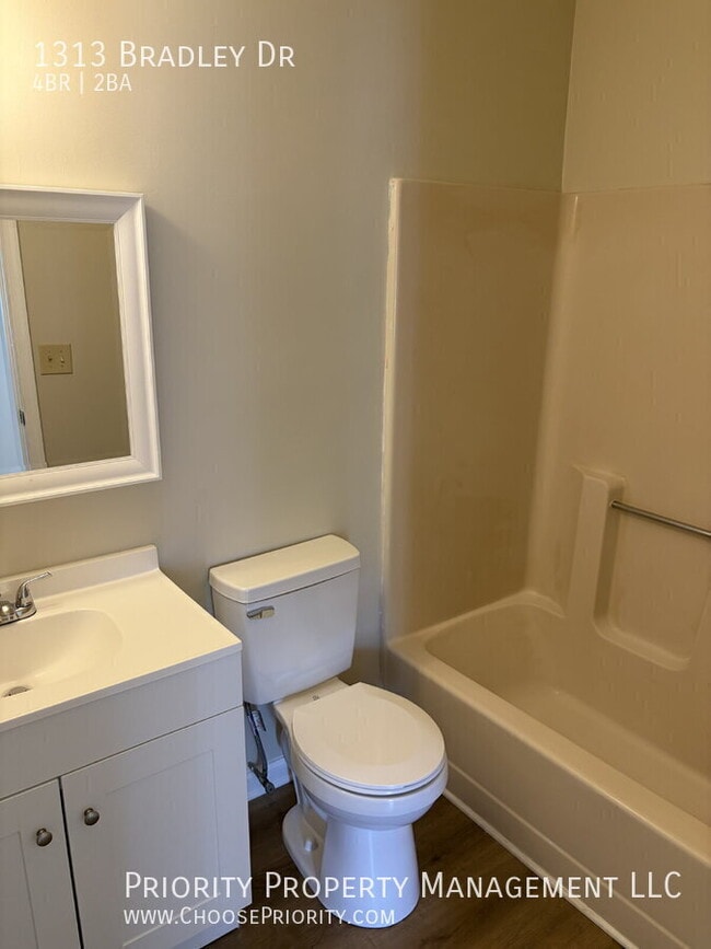 Building Photo - 1313 Bradley Dr