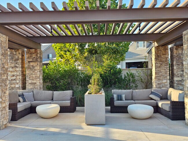 Building Photo - 531 Meridian Ave