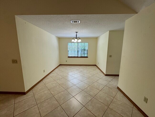 Building Photo - 1003 Chesterfield Cir