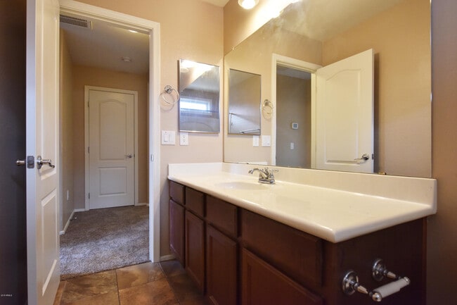 Building Photo - 4757 E Woodside Way