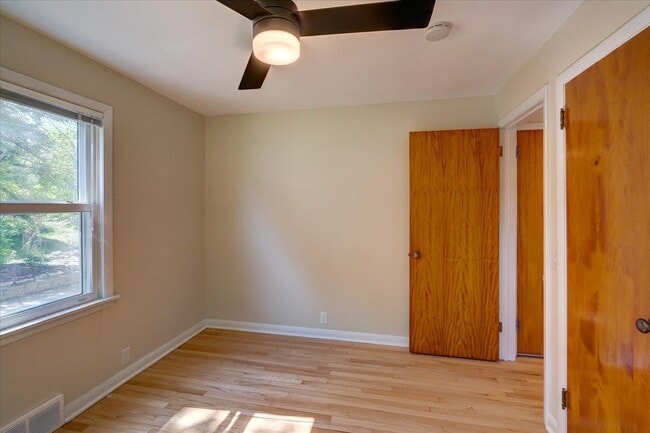 Building Photo - 401 Merrill Crest Dr