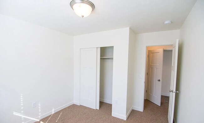 Building Photo - 795 E 500 S